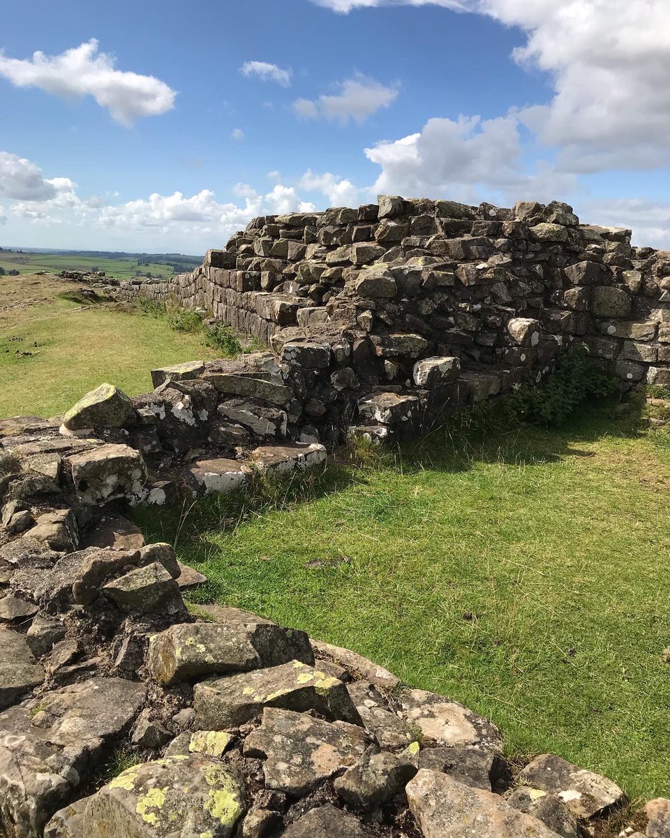 4Robin17's tweet photo. Lots more wall! #HadriansWall @Willow_Fdn 54miles completed βοΈ #4Robin #30challenges https://t.co/H6Wu2m3Uef