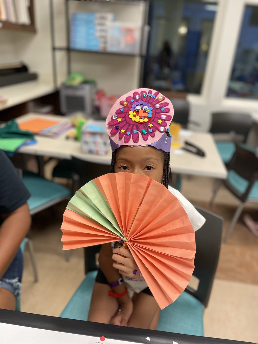 sneakersintheBR's tweet photo. Yesterday @RMHDallas we activated the kickoff to a ‘Super School Year’ by designing custom super power gear! Hats, crowns, armor, and masks were the design pieces of choice. Nothing can stop us now! #Backtoschool #BringIt #goodtimes #greatpeople #genuinefun https://t.co/Dr1Z8b99yl
