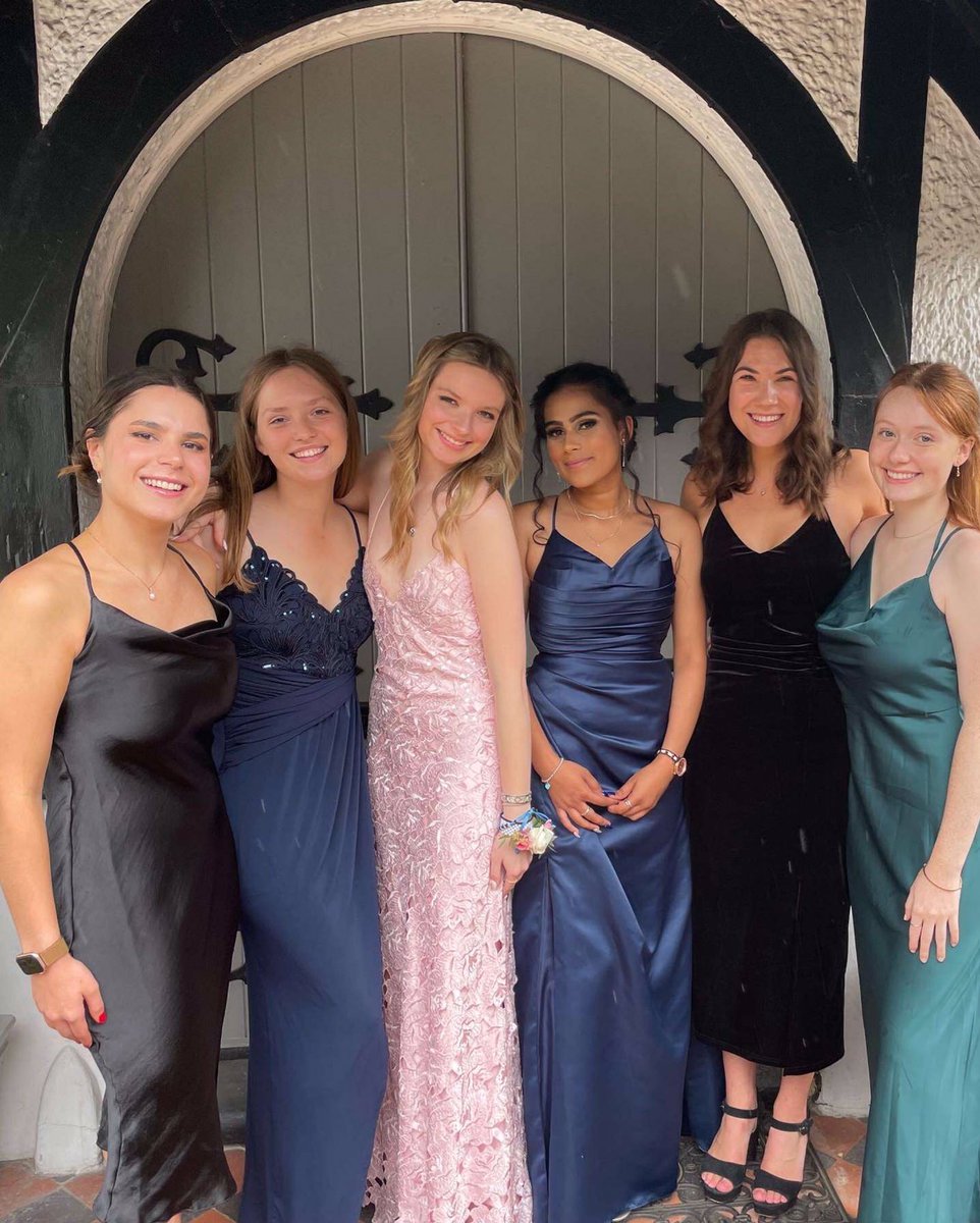 RiaRaja3's tweet photo. Bit late but prom xx https://t.co/4w5tSb6t7A