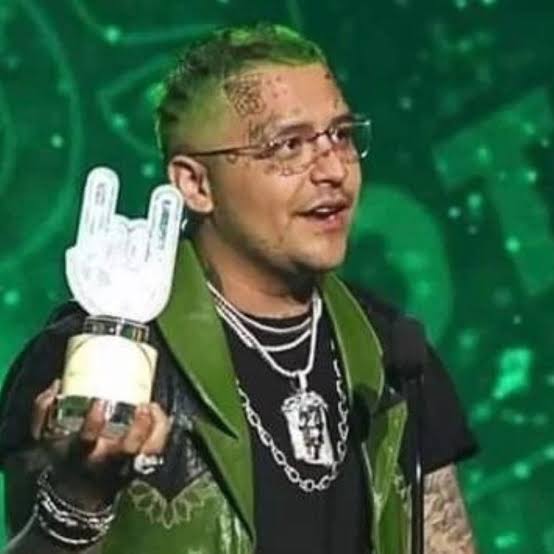 Luis 𓃸 - 1 pic. Hasta creen que no nos vamos a dar cuenta... 🧐 https://t.co/xGQZjyNOUz
