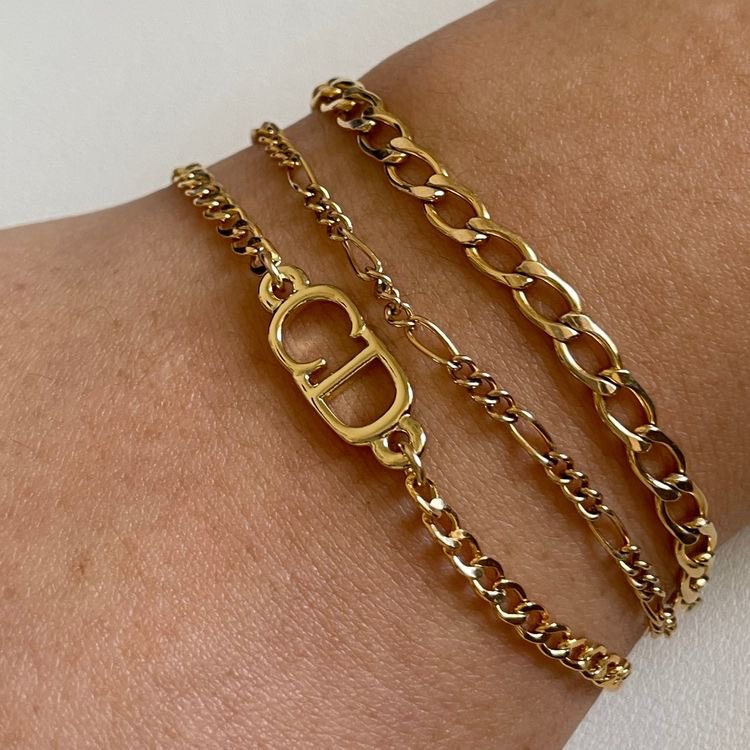 SelectOutfit's tweet photo. dior bracelet https://t.co/9BbNxT2bMk