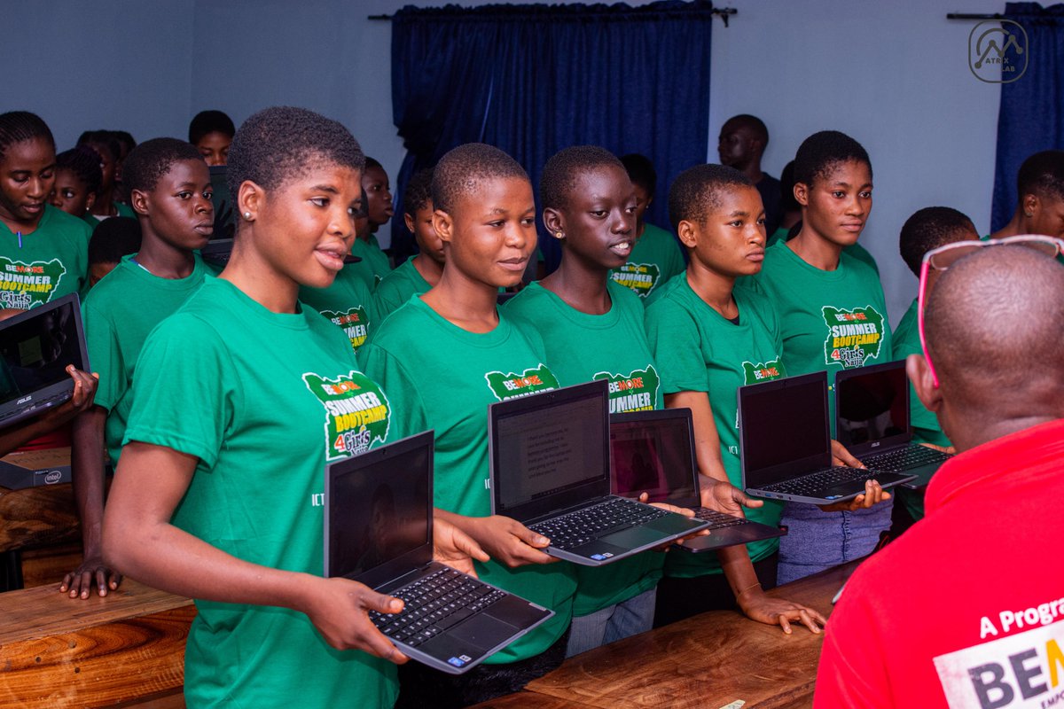 elijahsmithB's tweet photo. Guys, it's day 4 of the Bemore Bootcamp.
Over 300 girls were given free laptops
🥳🥳🥳
#bemore #matrixlab #ondo #akure #technology #training #empowerment @MatrixLabng https://t.co/jW3bHrSpDB
