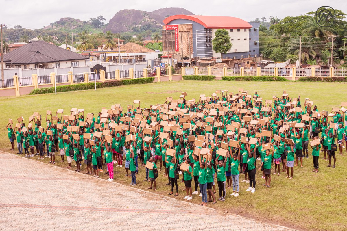 elijahsmithB's tweet photo. Guys, it's day 4 of the Bemore Bootcamp.
Over 300 girls were given free laptops
🥳🥳🥳
#bemore #matrixlab #ondo #akure #technology #training #empowerment @MatrixLabng https://t.co/jW3bHrSpDB