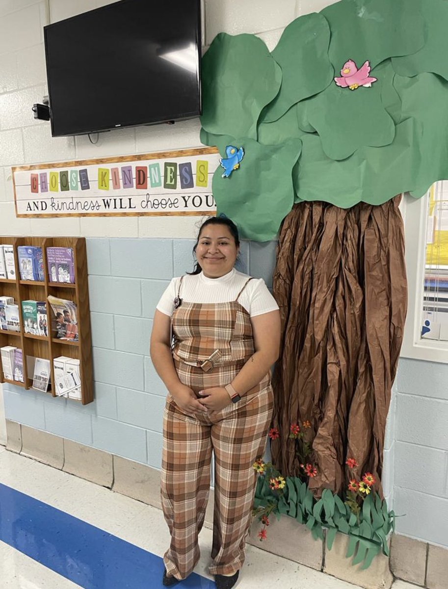 We would like to introduce our new ESL Parent Liaison Tania Prudencio. We are so excited to have her join our team. 😊