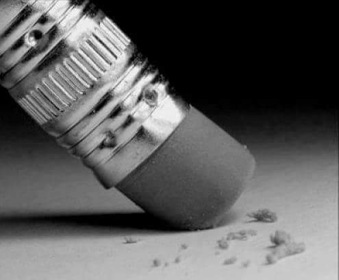 KalbiAhsenn's tweet photo. Ve kitabın sonu, şöyle noktalandı....
"Sorarlarsa sana beni,
Hafifçe tebessüm et !!..
O, silgi'ydi...
Yanlışlarımı, sile sile bitti gitti de" !!..
#ÖyleIşte
#Sildim
#KalemimYazdı
#Geceye https://t.co/QoboWoK0Ce