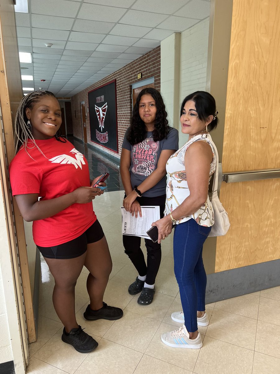 lallydavist's tweet photo. So proud of SGA @MonroeHSNC ! Tours, Schedule distribution and all other help needed to serve community and school. #itsagreatdaytobearedhawk  @MomPrincipal @AGHoulihan https://t.co/NUEvG1yTjx