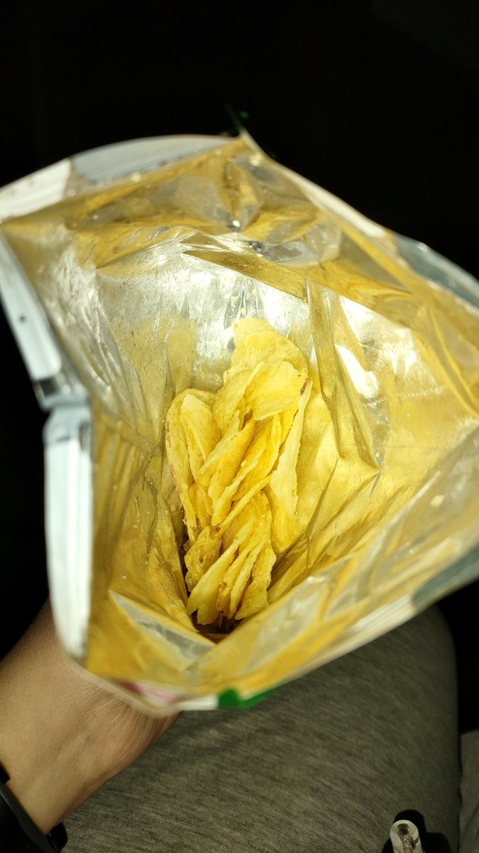 Sabrina0353's tweet photo. @walkers_crisps  I know I need to lose a bit of weight, and the cost of living at the moment but this........? https://t.co/bJiCmgXaOG