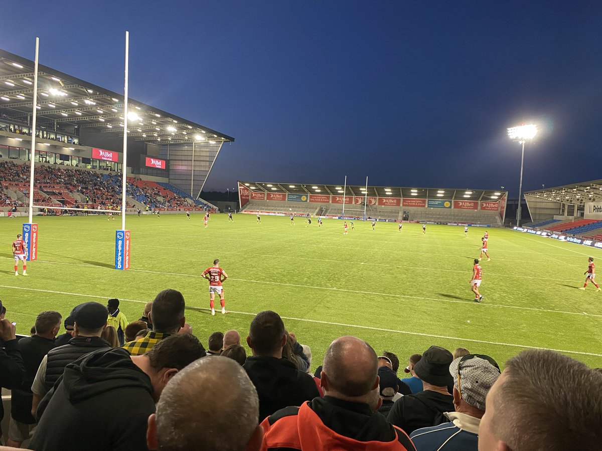 kbmanc77's tweet photo. From Barbados to Salford! 9 hour flight home, 3 hour wait for baggage at Heathrow, 5 hour drive home. Home at 6.40 and back out the door at 7 to watch the mighty @SalfordDevils. A nervy win but well worth it. What @Ianblease1 does for Salford is beyond a miracle! https://t.co/cpmJpTnOCP