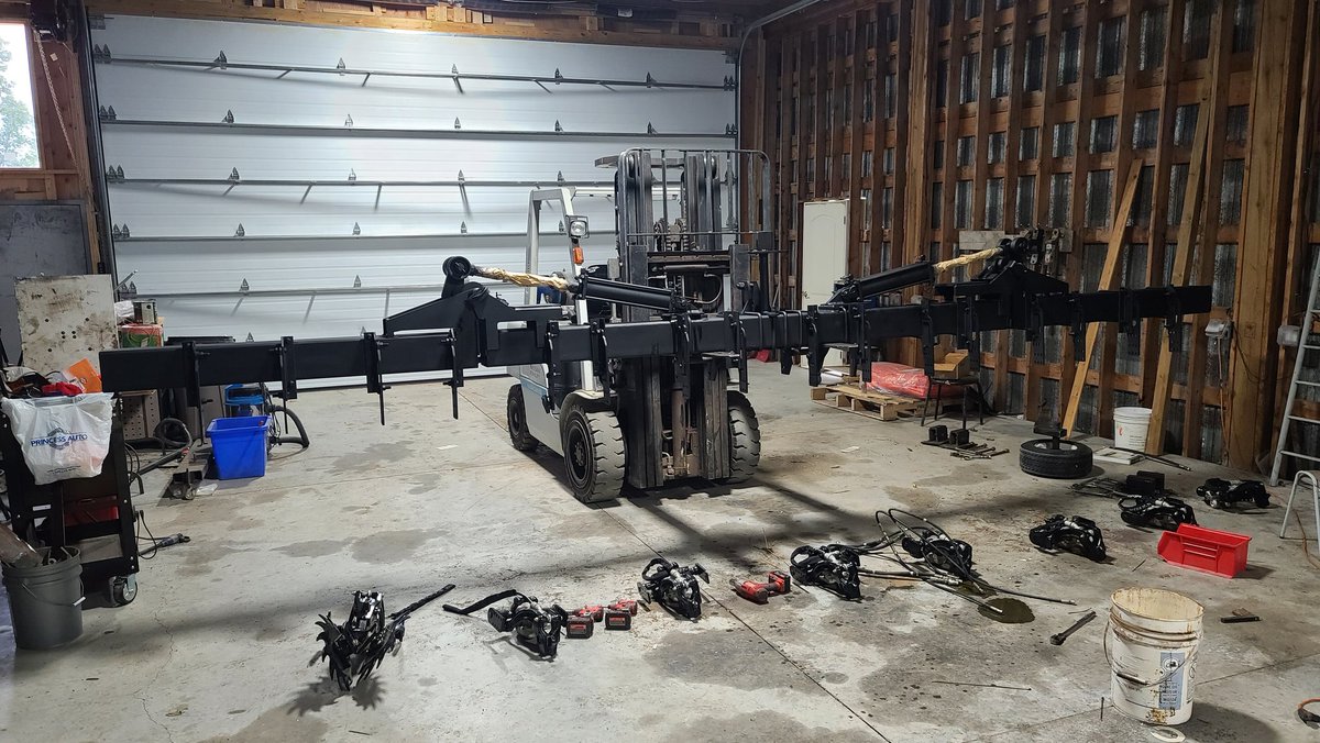 gpsontario's tweet photo. Paint is on for this next project! #Rowcleaner #Stripfreshener @DawnEquipment GFX Row Cleaners. https://t.co/d6py4bFWdO