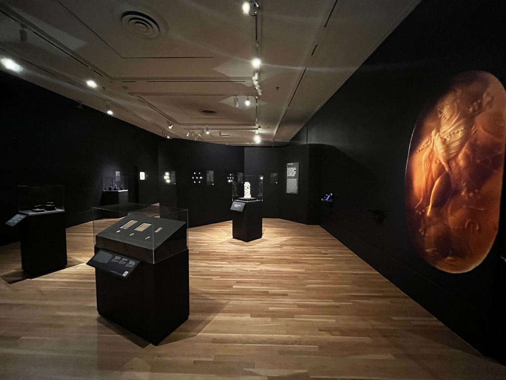 carlosmuseum's tweet photo. Opening this weekend! The first exhibition of ancient gems in the southeastern United States, #MakingAnImpression: The Art and Craft of Ancient Engraved Gemstones, opens this weekend at the #CarlosMuseum in Atlanta. To learn more, https://t.co/sbm4gknUq6.  
#Ancientgems https://t.co/OMWO5p8NLU