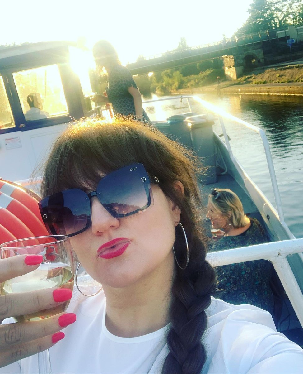helmslou's tweet photo. Boshing it out on the river whoop whoop a mid summer nights dream lol ❤️X #pressnight #privite #boatparty #livingthedream #summer #partyingontheriver #media #mediavibes #riverqueen https://t.co/EQv6kgrMC6
