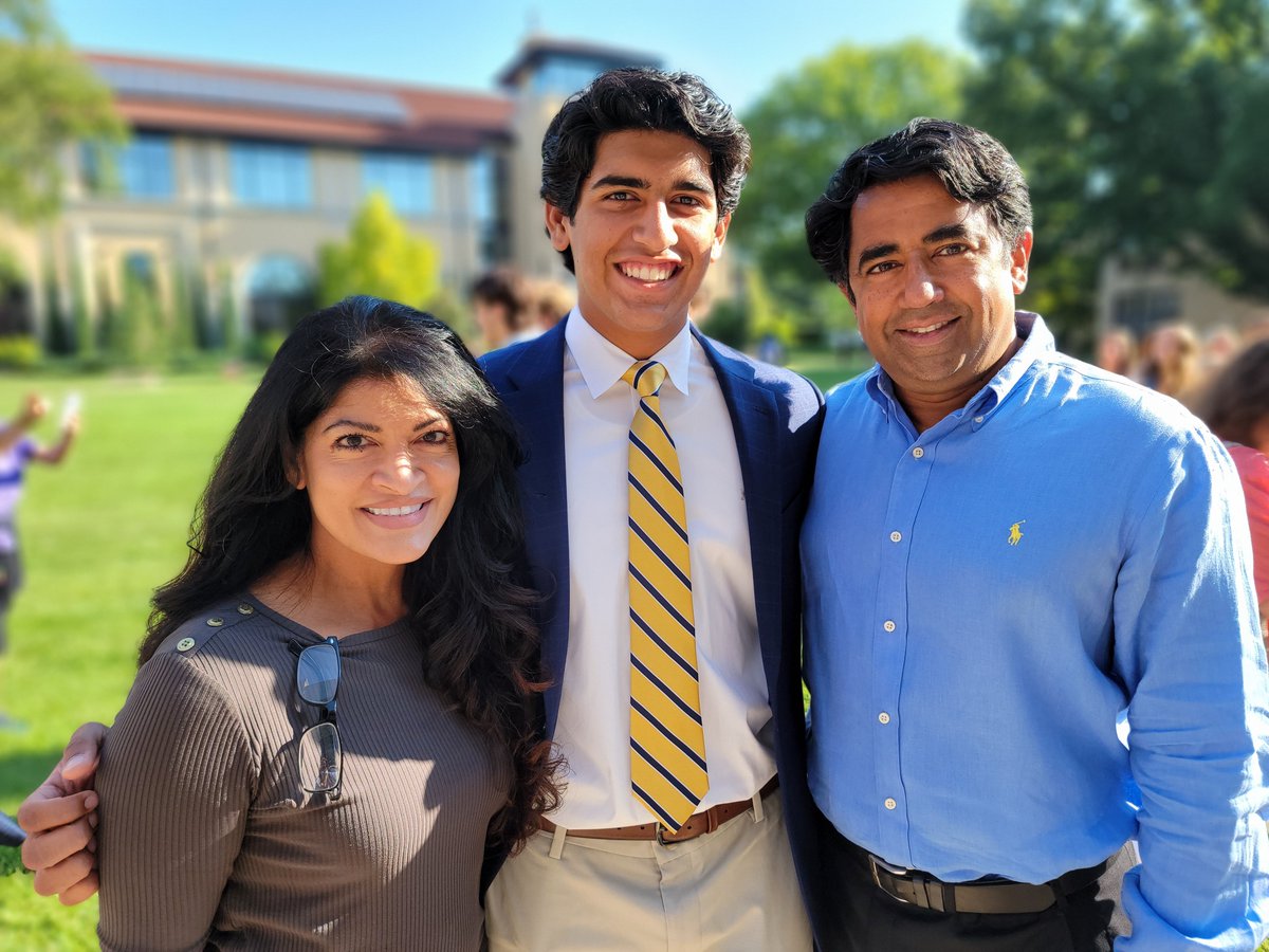 JBSchool's tweet photo. Seniors and their parents took photos before and after assembly. #lastfirstday #jbsstudents #Classof2023 https://t.co/qfyrhxmkil