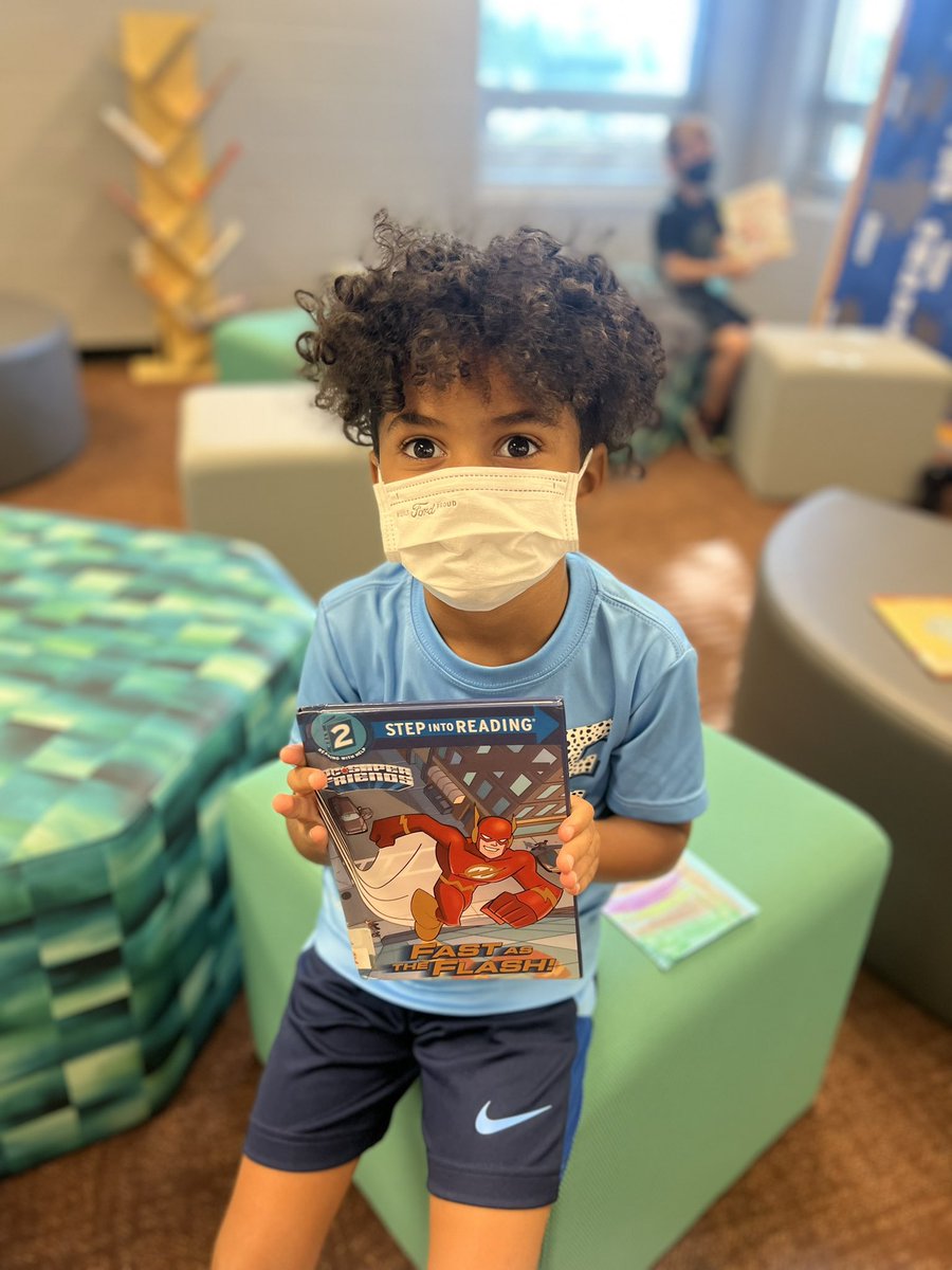 LibraryDunn's tweet photo. I โค๏ธ Kindergarten. ๐โค๏ธ๐Their excitement for books is magical. ๐ #kindergarten #firstcheckout #READ #jcpslibraries @DunnPrincipal @JCPS_LMS @JCPSLMSDrLynn https://t.co/DWdBxZIYIl