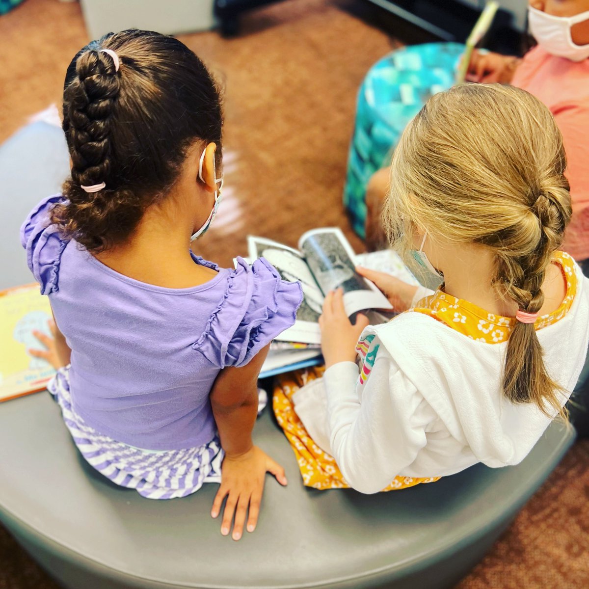 LibraryDunn's tweet photo. I โค๏ธ Kindergarten. ๐โค๏ธ๐Their excitement for books is magical. ๐ #kindergarten #firstcheckout #READ #jcpslibraries @DunnPrincipal @JCPS_LMS @JCPSLMSDrLynn https://t.co/DWdBxZIYIl