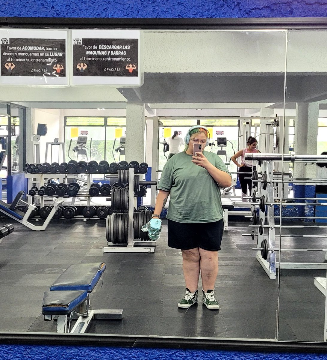 UGALDE_000's tweet photo. En el día de hoy a Ugalde casi se le caen los brazos estando en el gimnasio... sígueme para ver que sucede mañana jajaja https://t.co/HRXQXWAn8g