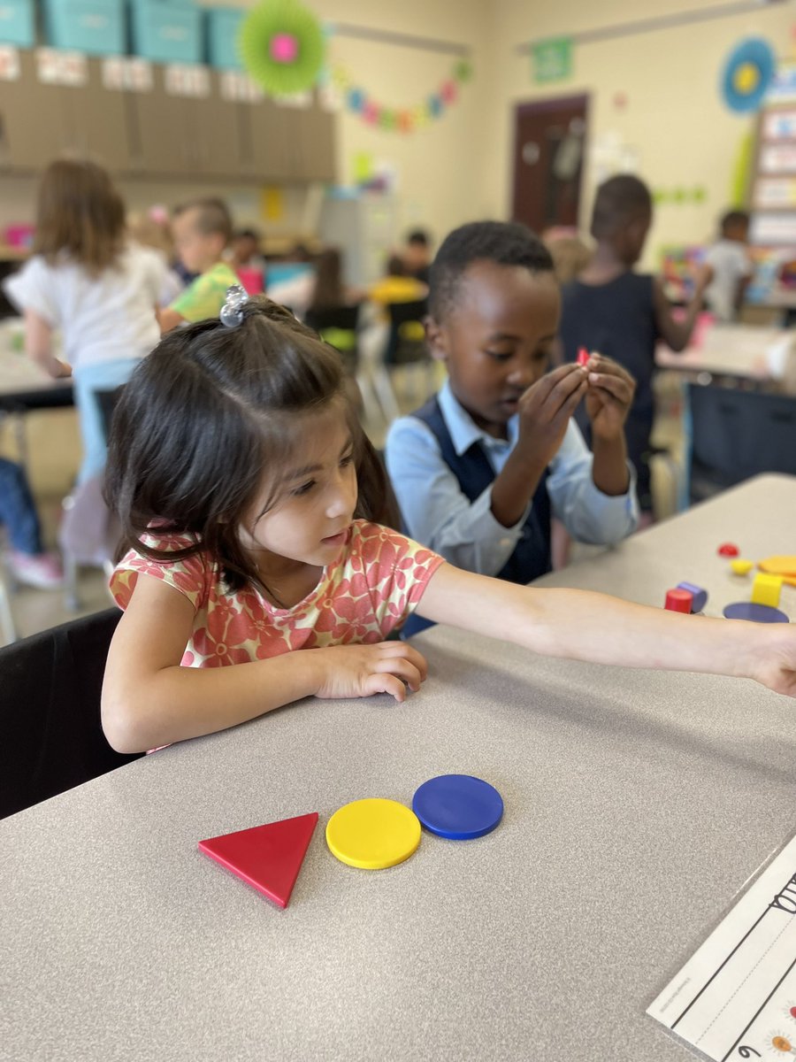 BrightDishman's tweet photo. All hands on SHAPES today! We had so much fun exploring and building shapes! https://t.co/AlW6FttL7V