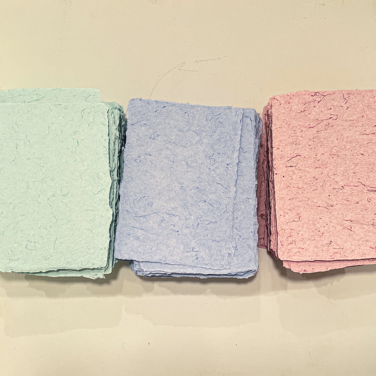 Frontline_Arts's tweet image. A little birdy told me we might be having a paper sale soon... What kind of paper would you pick up from our store during a sale?

 #papermaking #papermakingart #papermakingprocess #handmadepaper #handmadepapergoods #handmadepapermaking #scrubspaper #frontlinepaper #frontlinearts