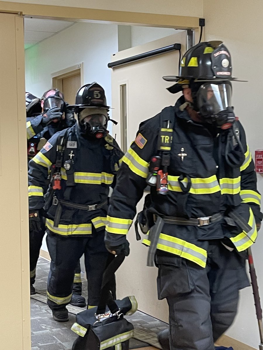 SacFirePIO's tweet photo. Today, Sacramento Fire Department had a Multi-Company Drill, partnered with Sutter Health. 

This drill simulated a Fire and Mass-Casualty Incident at Sutter Hospital in Midtown Sacramento. They learned &amp; reviewed how staff and Firefighters respond to simulated emergencies. https://t.co/ipECF4nIV5