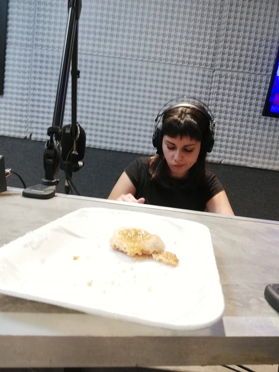 gabipatla's tweet photo. Lo único malo de hacer Verdades afiladas por la @radioam530 a las 18hs es llegar al estudio y encontrar la bandeja así... No @conurvaga? 😒😒 https://t.co/xAtTkaS7Ro