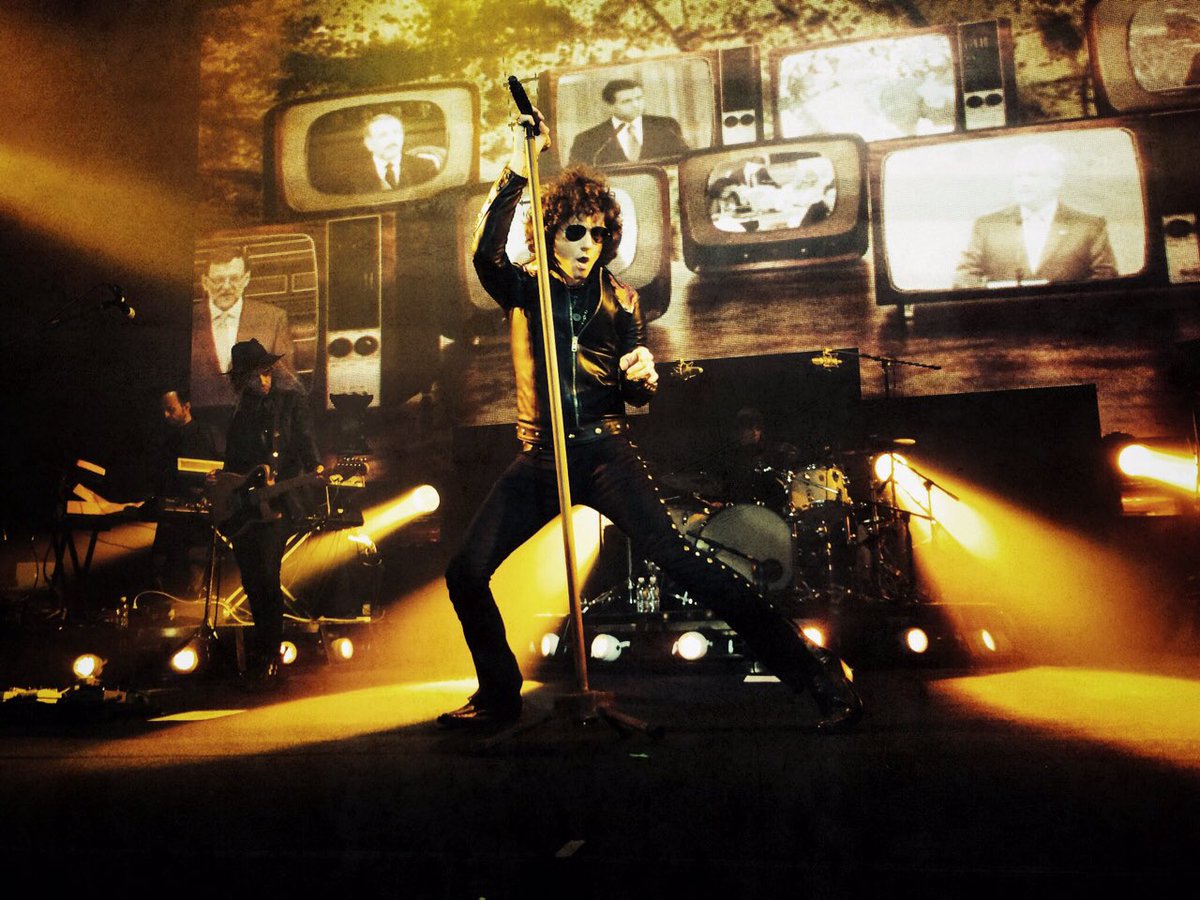 bunburyoficial's tweet photo. "Despierta",
 Plaza Condesa 14.01.14
Foto: ©Jose Girl https://t.co/XutWHeBd26