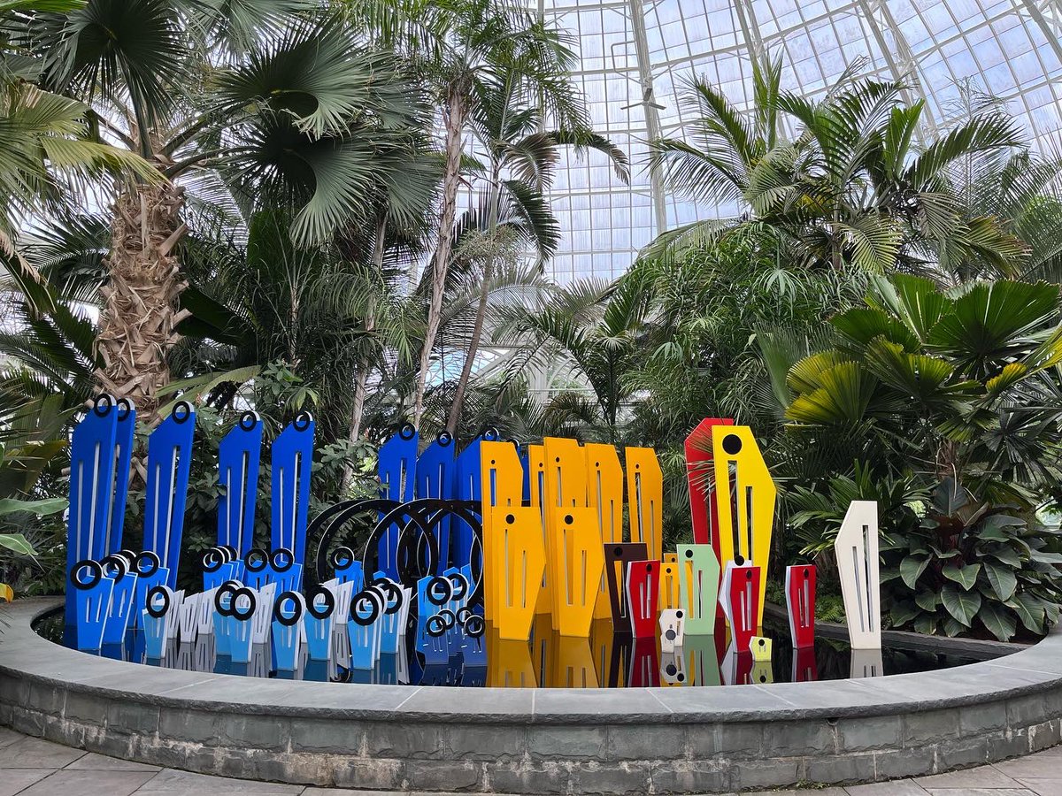 _stephanierona's tweet photo. Loved this ‘data driven sculpture’ @NYBG 

Well worth a zoom in on picture that explains it. What the world eats &amp; what’s the carbon footprint of what we eat. https://t.co/40Nb9hdhay