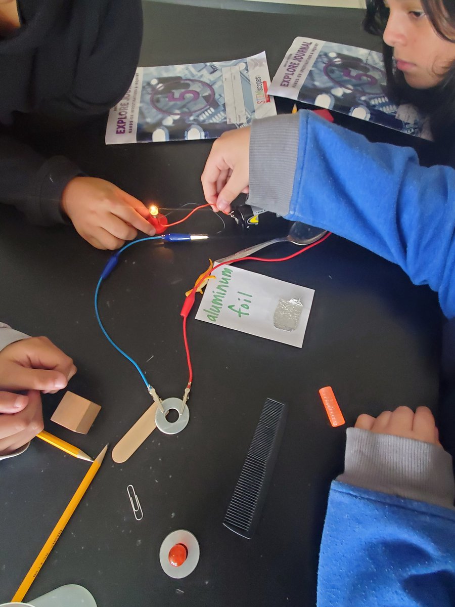 AHernandez9009's tweet photo. Students today did an experiment testing conductors and insulators of electricity. They also drew what they learned. Visualization and hands on activities are the key to success while also having fun! @LomaParkES @ScienceJessicaF https://t.co/xbzcGEAXtQ