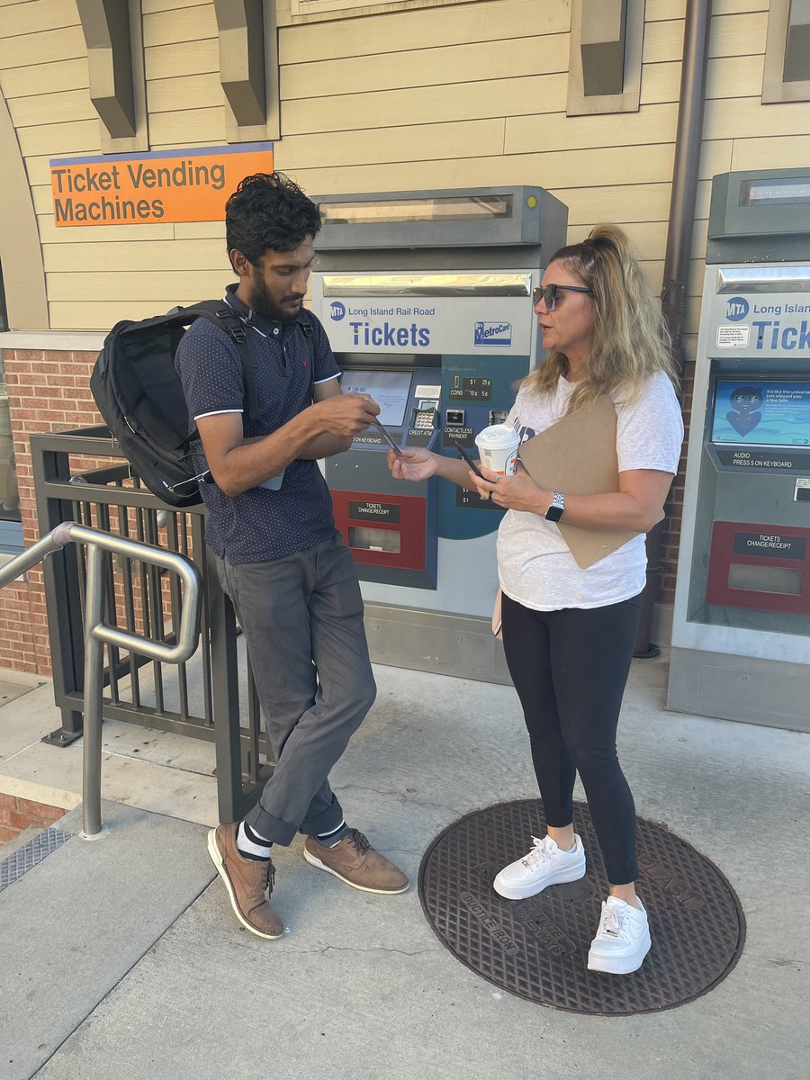 RAPPcampaign's tweet photo. Today we were back at the Wyandanch LIRR Station talking to Long Island community members about parole reform and clemency. 29 people signed up to join our campaign. 3/4 of LIers are white but half of LIers in prison are Black and 80% are POC. This isn’t a justice system. https://t.co/xnJm9AqQJP