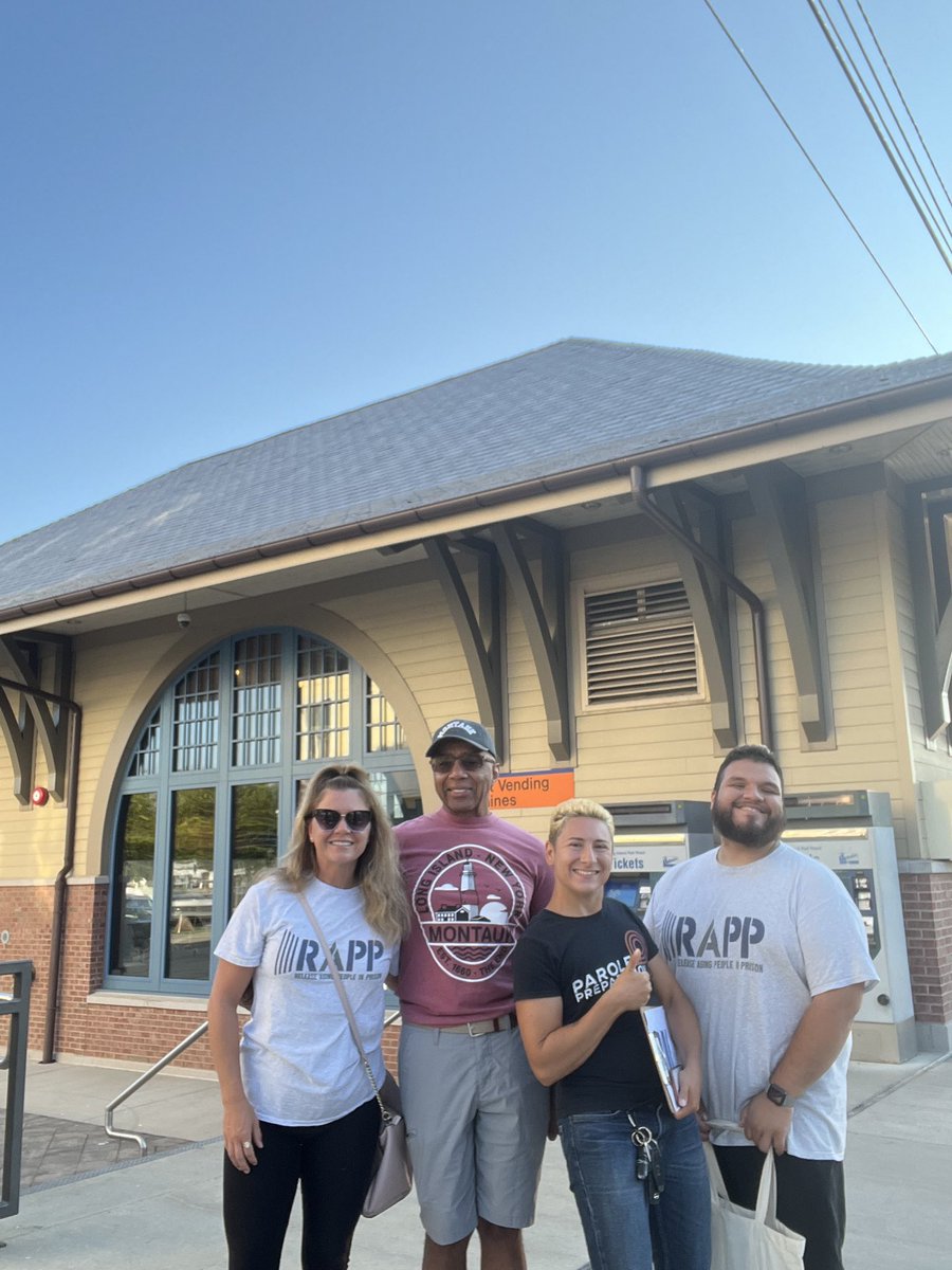 RAPPcampaign's tweet photo. Today we were back at the Wyandanch LIRR Station talking to Long Island community members about parole reform and clemency. 29 people signed up to join our campaign. 3/4 of LIers are white but half of LIers in prison are Black and 80% are POC. This isn’t a justice system. https://t.co/xnJm9AqQJP