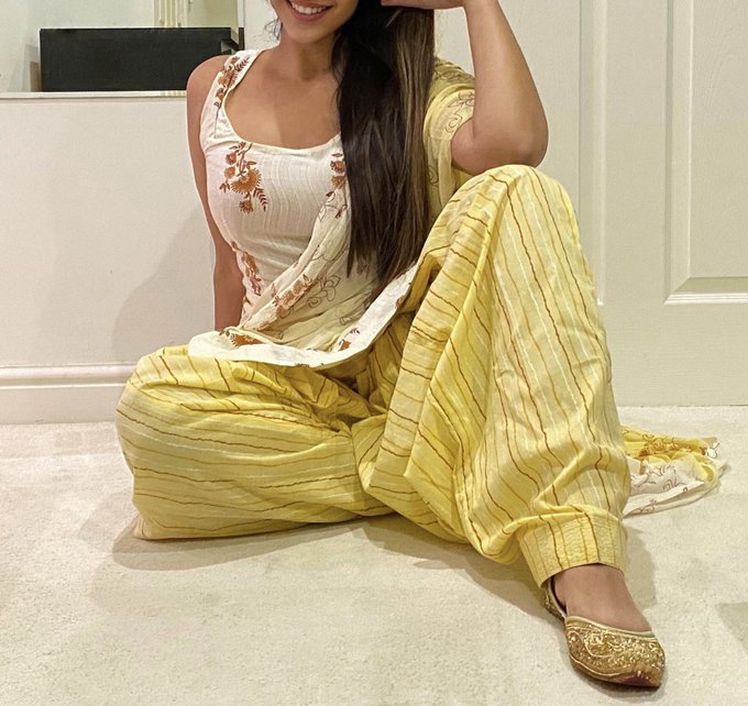Punjabi outfits just hit different...💥 https://t.co/Y9MmrOBbZA