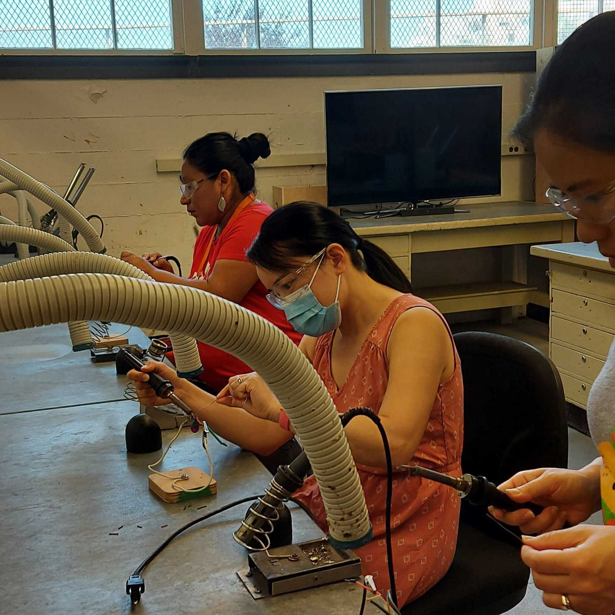 ScienceWorldTR's tweet photo. We 💕to see #teachers "Soldering on!" - defeating the learning curve at #STEAMDays2022!
Yes, we DO have the bad puns and good #Science with the @scienceworldca Educator crew!
#ADST #SWTechUp #BDEd #HandsOn https://t.co/LHe3GTd49U