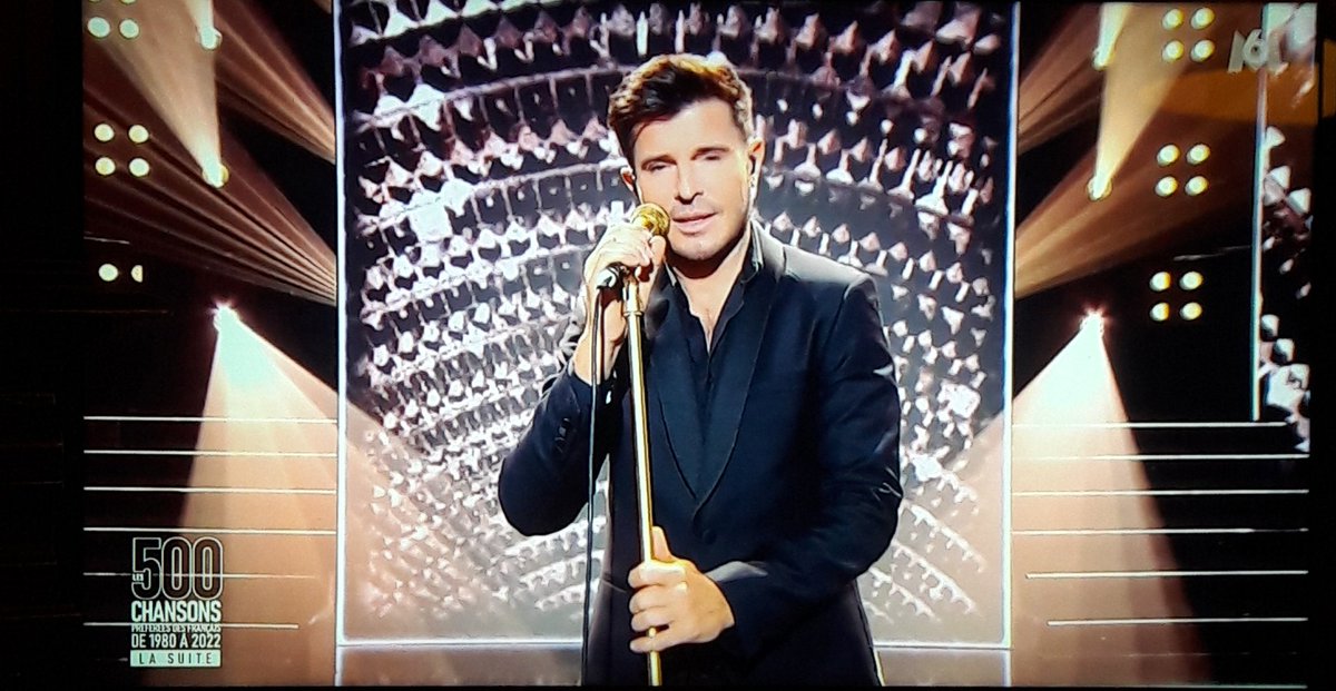 dumas_evelyne's tweet photo. @vincentniclo toujours autant de  bonheur❤❤et beaucoup d'émotions😪 à vous écouter interpréter cette magnifique chanson #DisLui🌹 #Feelings de votre sublime album #DixAnsDejà 🎼🎤🎶😘😊
#500chansonspréféréesdesfrancais
@M6 https://t.co/RJw8rvQc5h