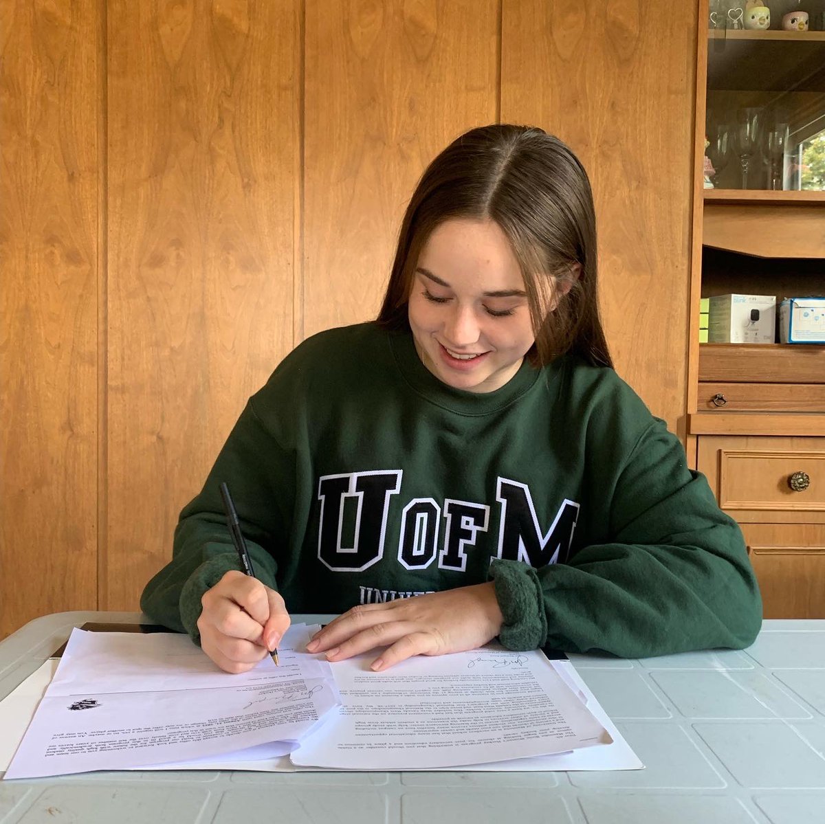 🚨COMMITMENT ALERT!🚨

Congratulations to Ali Staples on her commitment to <a href="/bisonswhky/">UM Bisons Women's Hockey</a>!

Entering her third year with the ICE, Ali has been a key defender for the team, showcasing both her offensive and defensive abilities. 

Congrats!!