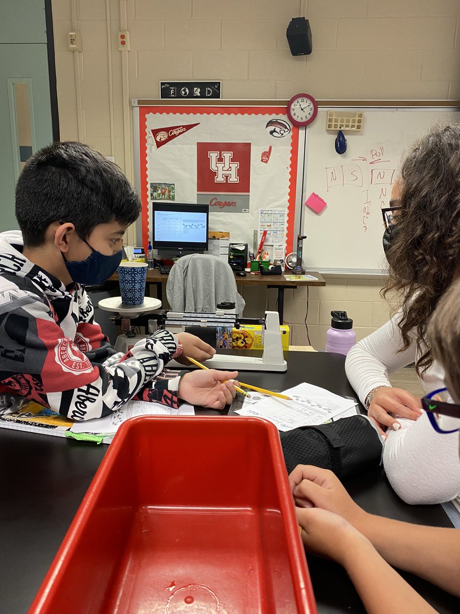 CrisFord23's tweet photo. Our 5th graders used their 4th grade skills to classify matter by mass! #WPEscience @HumbleISD_WPE @HumbleISD @Humble_Science https://t.co/pqxC64mS0T