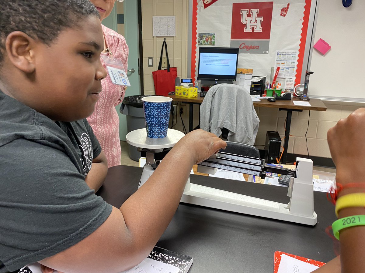 CrisFord23's tweet photo. Our 5th graders used their 4th grade skills to classify matter by mass! #WPEscience @HumbleISD_WPE @HumbleISD @Humble_Science https://t.co/pqxC64mS0T