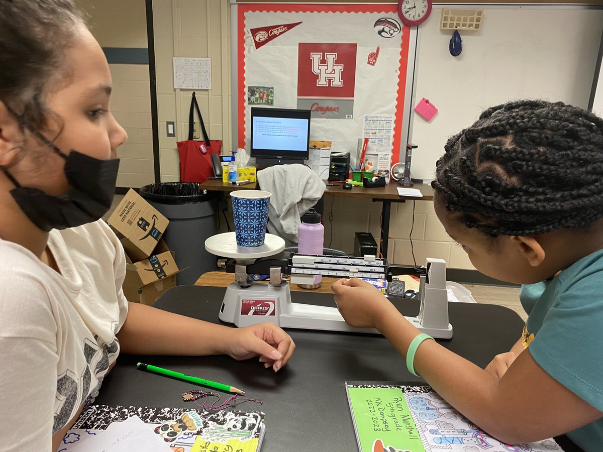 CrisFord23's tweet photo. Our 5th graders used their 4th grade skills to classify matter by mass! #WPEscience @HumbleISD_WPE @HumbleISD @Humble_Science https://t.co/pqxC64mS0T