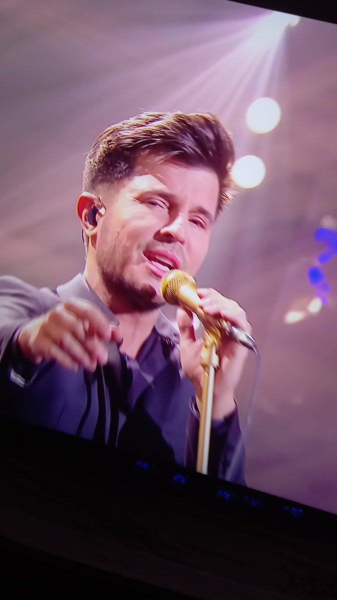 catherineDouls's tweet photo. @vincentniclo #DisLui #Feelings C'est la classe , ça fait trop plaisir de vs écouter #10AnsDéjà et pour longtemps 🙏💙🎶💿 https://t.co/aoBYVsUPOF