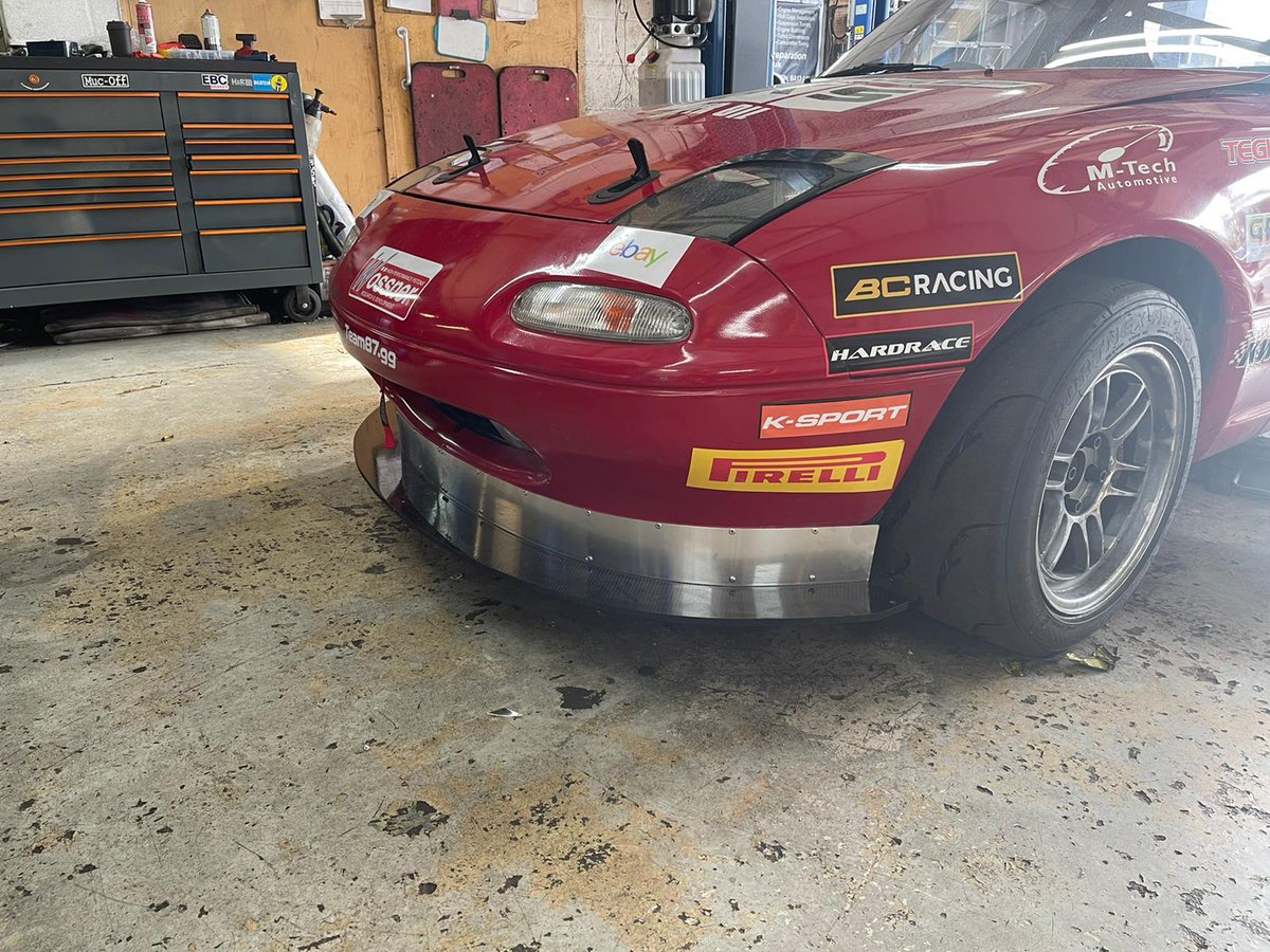 JimmyBroadbent's tweet photo. The cutie has some upgrades 👁👁 https://t.co/nyQdqNtvaZ