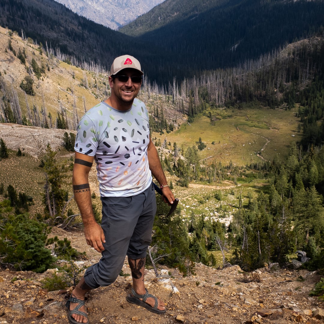 GeoPetalFabric's tweet photo. Get your Bowen's Reaction Series shirt now while they're on sale! Or, if you'd rather, get your skirt or pants or mug or shoes or... you get the drift. https://t.co/gErzHmSLte #GeologyArt #Geology #ScienceClothing https://t.co/8ekZlI4e7W