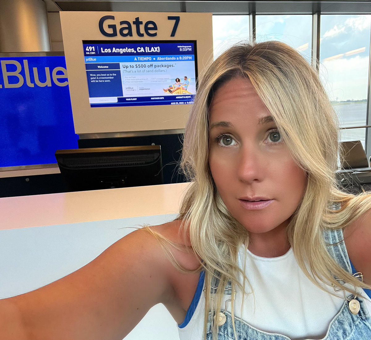 JessMMMoran's tweet image. Very important PSA: Although cute, overalls with a metallic button crotch-snapped bodysuit was a poor choice for airport security…. @AshleighSheCann @jennav5 #labound @cannexsofficial here we come! @strainexplorer @gameday_98 @knowngroupinc
