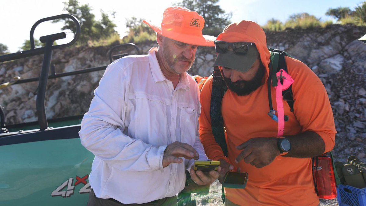 BattalionSAR (@battalionsar) on Twitter photo Listen: The story of one migrant’s death in the Arizona borderlands — and the complicated effort to find him - <a href="/AlisaReznick/">Alisa Zaira Reznick</a>
fronterasdesk.org/content/180478… Listen: The story of one migrant’s death in the Arizona borderlands — and the complicated effort to find him - <a href="/AlisaReznick/">Alisa Zaira Reznick</a>
fronterasdesk.org/content/180478…