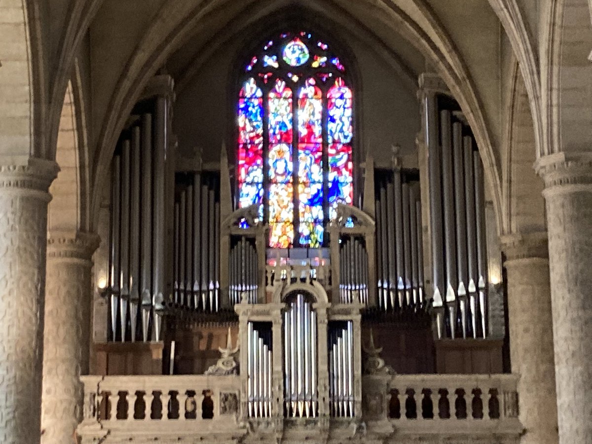 euro_tour's tweet image. ルクセンブルク(ルクセンブルク)。
本日の風景より②
ノートルダム大聖堂。17世紀に建てられたカトリックの大聖堂。