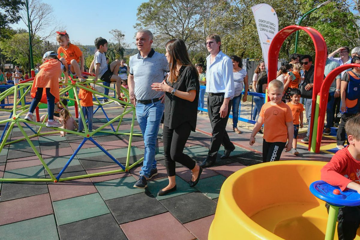 Arce_Carlos_'s tweet photo. Inauguramos la Plaza Blanda del B° 3 de Abril en #Capiovi, con el Intendente y la Pres. de la Fundación ARCOR. El proyecto se trabajó en conjunto, y muestra sinergia y compromiso entre el sector público y el privado para hacer obras de interés para la comunidad.
#CuidarAMisiones https://t.co/eqfU7p2Ovx
