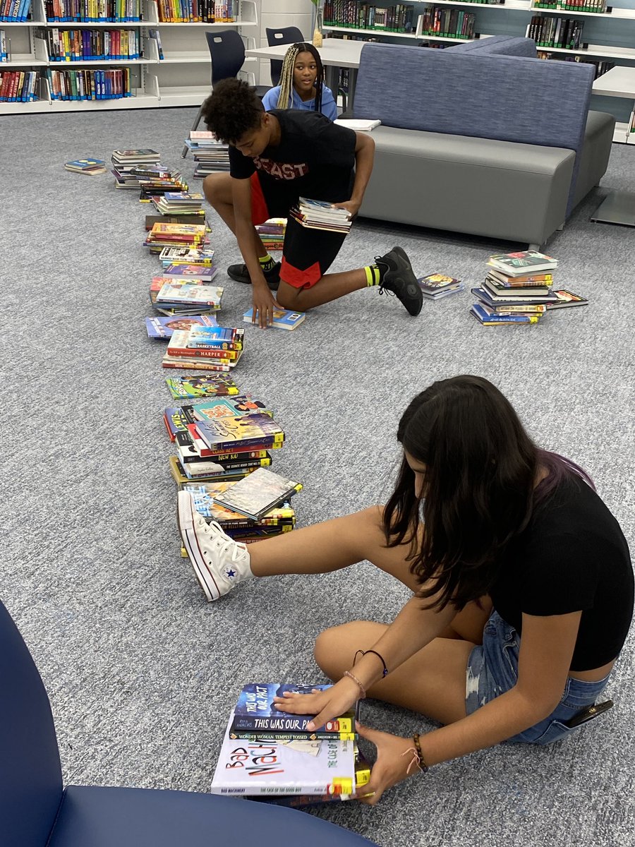 burnsiewoj's tweet photo. All 🙌🏻 on deck for more shelving 📚 and organizing @SundlingJH Library! This time it was our @nhs_njhs   members pitching in &amp; working on their service hours! #stronger4ever #sundlingstrong @D15Schools #d15LIT https://t.co/weTJCZL57d
