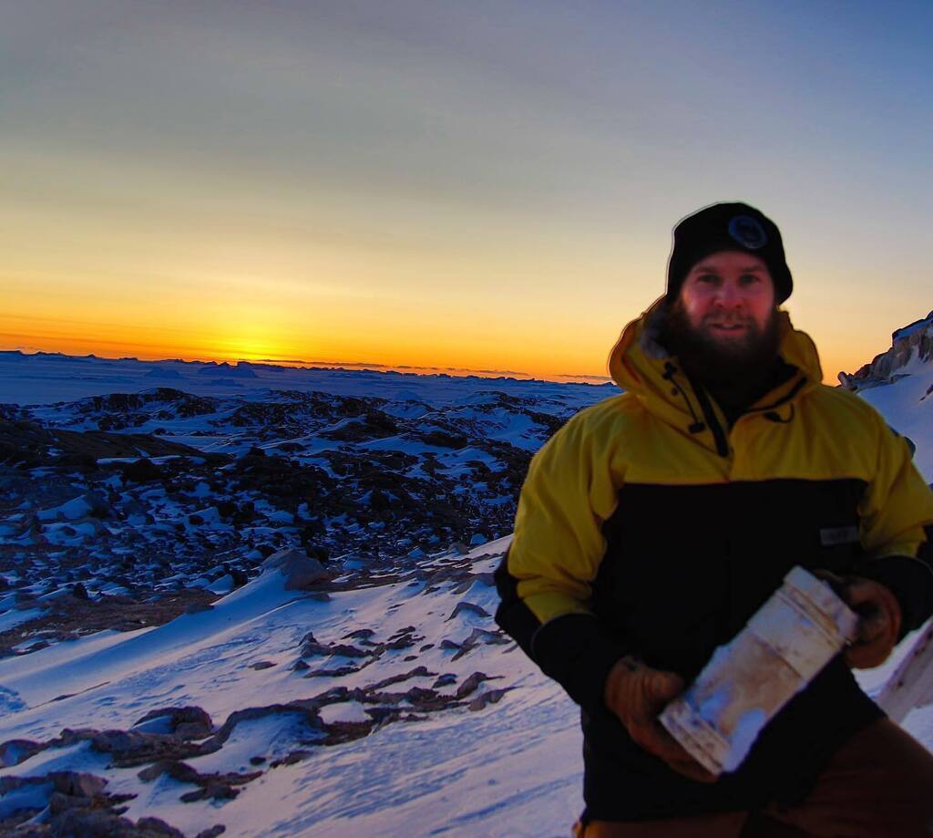 unforgiving60's tweet photo. New episode …. With @button_film talking @537daysofwinter . An Antarctic adventure like no other. Expecting to be on Antarctica for a year, how would you ensure being told you’ve been extended for 537 days? Talking leading this big change and the acc… https://t.co/qebGFTg74I https://t.co/Fw8rci14cz