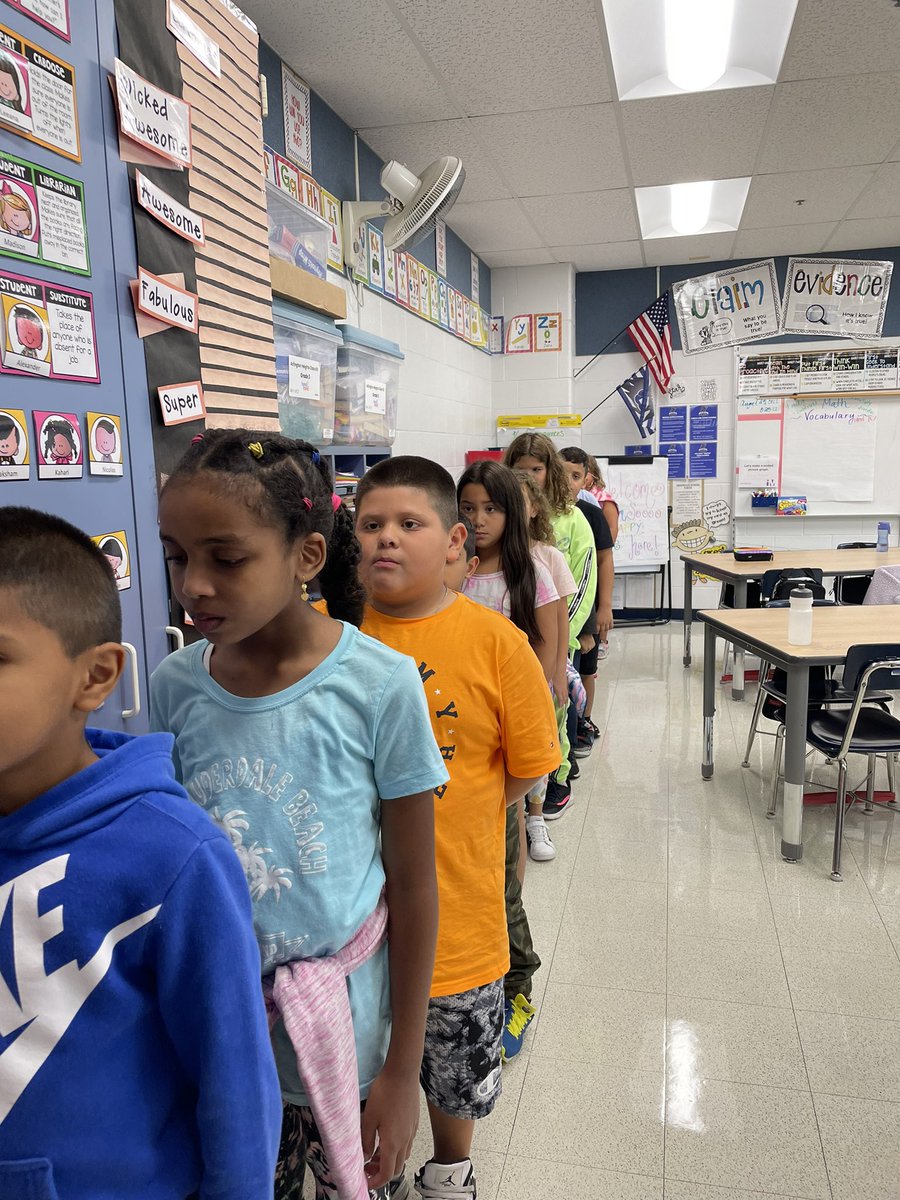 artreutler's tweet photo. No caption needed! Love my #treutlertroops @D59Brentwood #expectationsmet https://t.co/5wn1oIFNfx