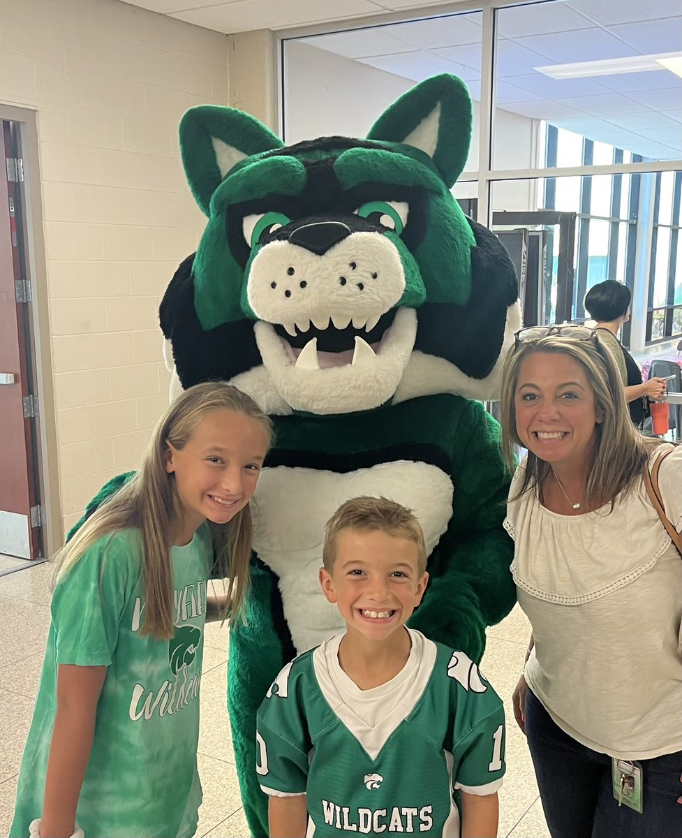 What a start to the 22–23 school year! Avery starting a new adventure at MMS and Brody representing second graders at our opening day celebration! Couldn’t ask for a better start as I enter year 24! 💚🐾