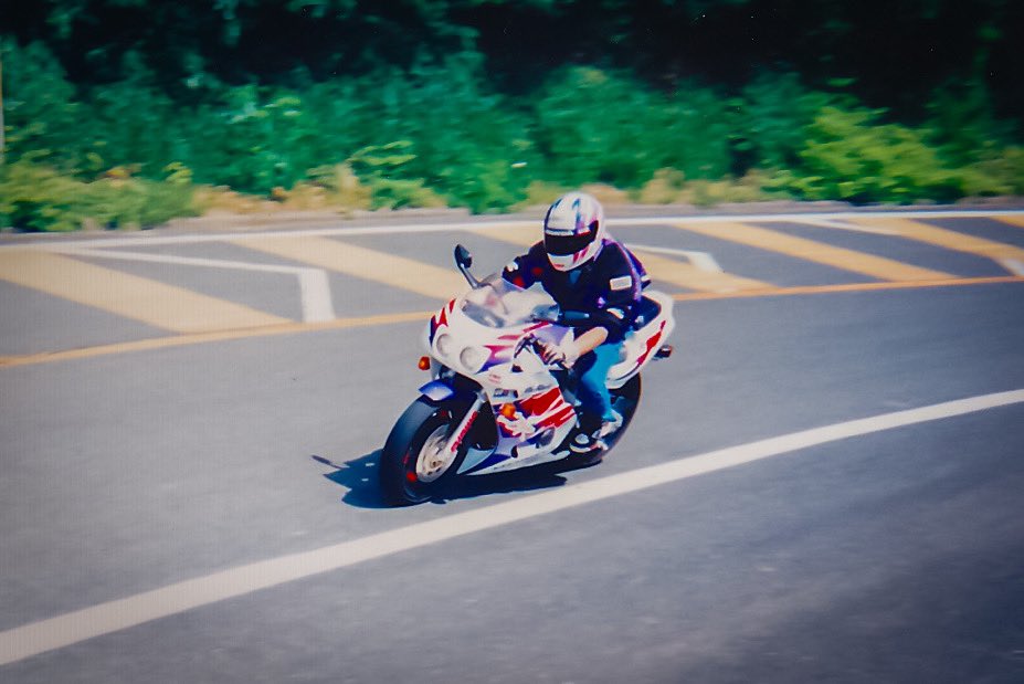 XuaKCSrm6mV4MmE's tweet photo. おはようございます。
#FirebladeFriday 金曜日ですね😊
少しずつですが朝涼しくなってません❓今日も踏ん張ります💪
今日も皆様感染症対策抜かりなく
御安全にっ‼️👍 https://t.co/ViNeKUh8UR
