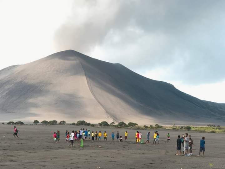 Jay_n_Eye's tweet photo. Playing cricket under the mighty Yasur Volcano. 
.
.
.
.
.
#CricketTwitter 
#VanuatuCricket
#YasurVolcano
#Tanna
#Vanuatu https://t.co/0U6i7tNCXX