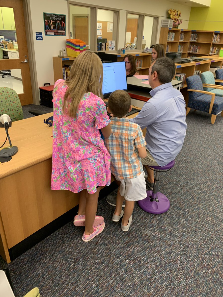 The BEST part of Meet The Teacher?? Having our halls filled with sailors and  their families!! It feels so good to have your back Sailors!! ⚓️