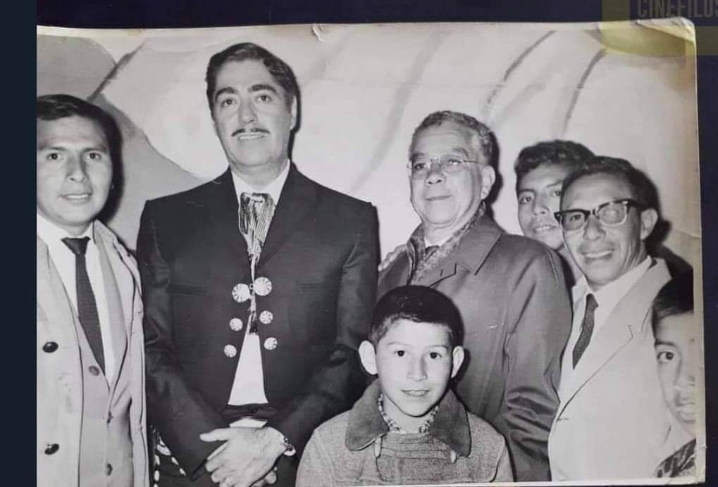 joseramoncorona's tweet photo. Sal de ahí #Dewey esa no es tu época https://t.co/dPMCUzEm1l